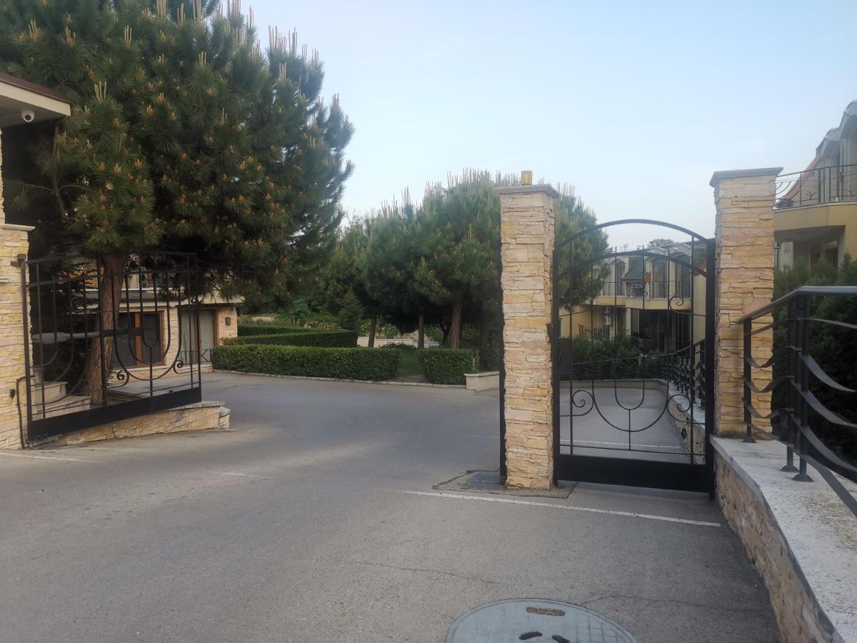Luxury Apartment Amalfi 300 M From The Beach Varna Buitenkant foto